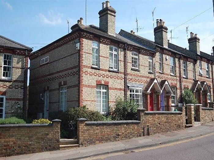 2 Bedroom House To Rent In Folly Lane, St Albans, AL3