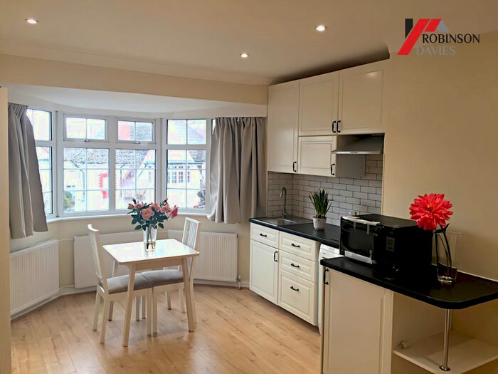 Studio To Rent In Clifton Gardens, London, NW11