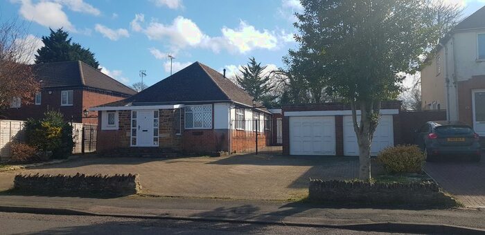 2 Bedroom Bungalow For Sale In Hall Avenue, Rushden, NN10