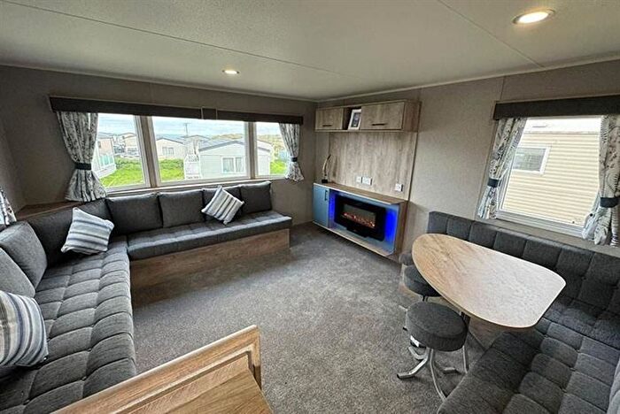 3 Bedroom Mobile/park Home For Sale In Maer Lane, Bude, EX23