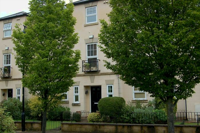 4 Bedroom House To Rent In The Piazza, Lancaster, LA1