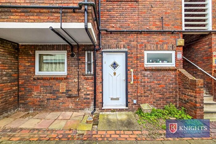 2 Bedroom Apartment For Sale In Sturrock Close, Seven Sisters, London, N15