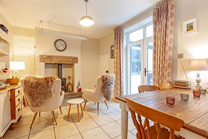 3 Bedroom Terraced House For Sale In Queen Street, Tideswell, Buxton, SK17