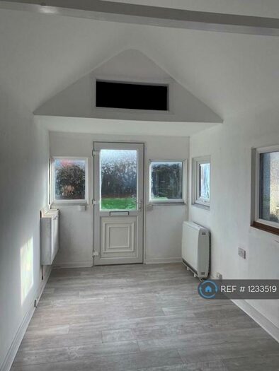 2 Bedroom Bungalow To Rent In Lake Way, Jaywick, Clacton-On-Sea, CO15