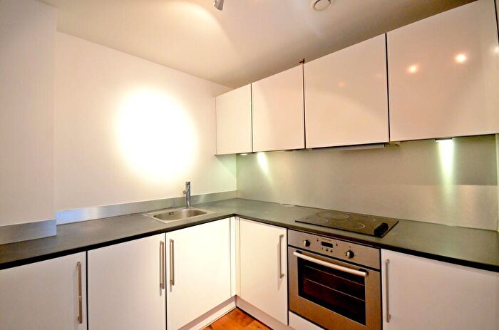 2 Bedroom Flat To Rent In Mosaic Apartments, Slough, Berkshire, SL1