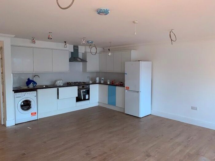 4 Bedroom Semi-Detached House To Rent In Langley Road, Slough, SL3