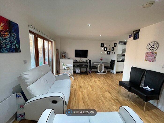 2 Bedroom Flat To Rent In Icon Building, Ilford, IG1