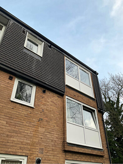 2 Bedroom Flat To Rent In Quarry Road, Huddersfield, West Yorkshire, HD1