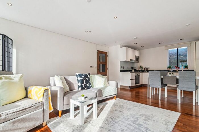 1 Bedroom Flat To Rent In Times Court, Retreat Road, Richmond, TW9