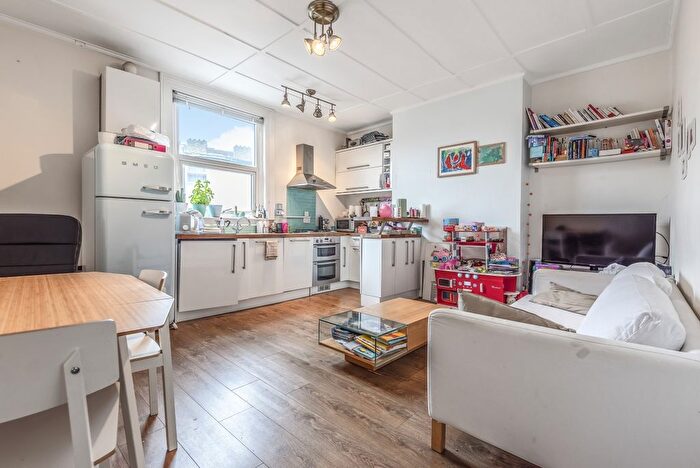 2 Bedroom Flat To Rent In Merton Road, Wimbledon, London, SW19