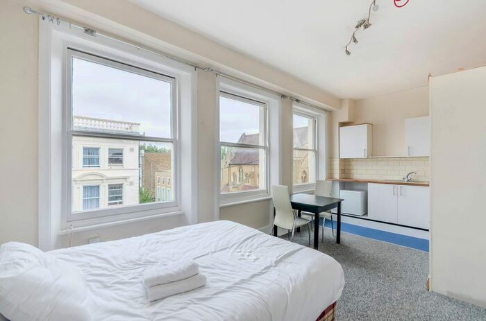 Studio To Rent In Barons Court, Barons Court, London, W14