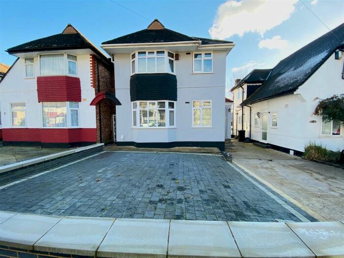 4 Bedroom Semi-Detached House To Rent In Wyre Grove, Edgware, Greater London, HA8