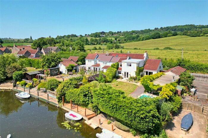 4 Bedroom Semi-Detached House For Sale In Bath Road, Swineford, BS30