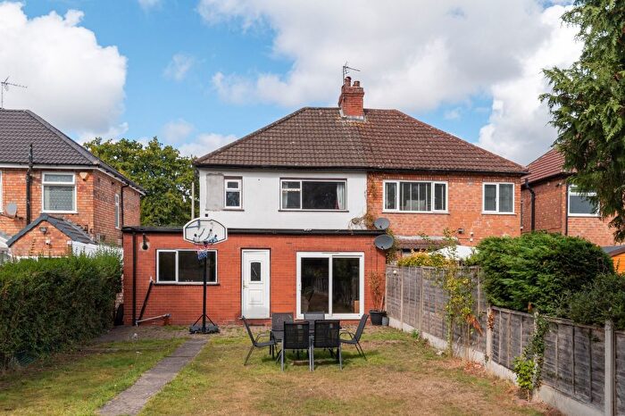 3 Bedroom Semi-Detached House For Sale In Baldwins Lane, Birmingham, West Midlands, B28