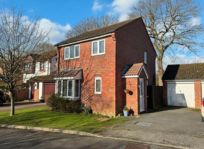 3 Bedroom Detached House For Sale In York Close, Southwater, RH13