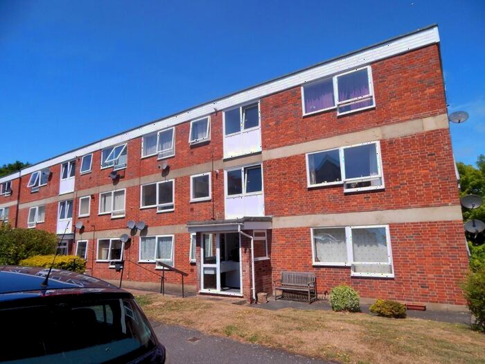 2 Bedroom Flat To Rent In Kings Avenue, BN21