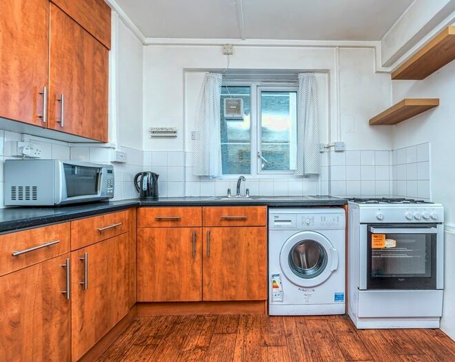 2 Bedroom Flat To Rent In Upper Clapton Road, Clapton, E5