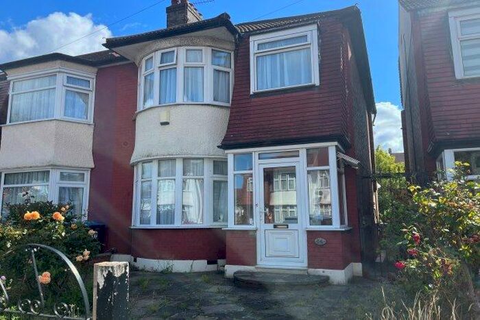 3 Bedroom Property To Rent In Kendal Avenue, London, N18