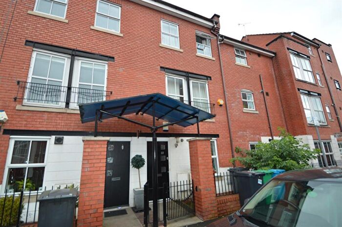 4 Bedroom House To Rent In Rook Street, Hulme, Manchester, M15