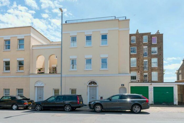 3 Bedroom Flat To Rent In St. Augustines Road, Royal Crescent St. Augustines Road, CT11