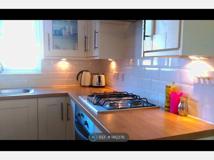 3 Bedroom Flat To Rent In Brixton, London, SW2