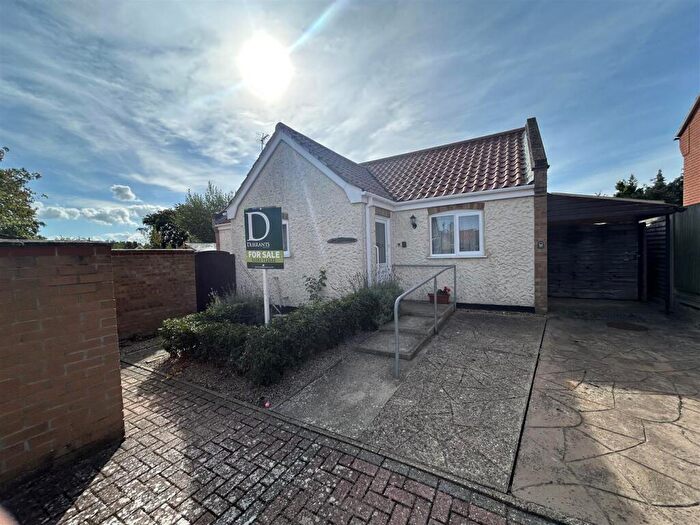 2 Bedroom Detached Bungalow For Sale In Caxton Mews, Beccles, NR34
