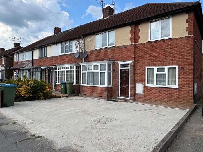 2 Bedroom Maisonette To Rent In Weedon Road, Aylesbury, HP19