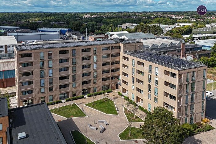 2 Bedroom Flat To Rent In Dapple Court, Croxley View, Watford, Hertfordshire, WD18