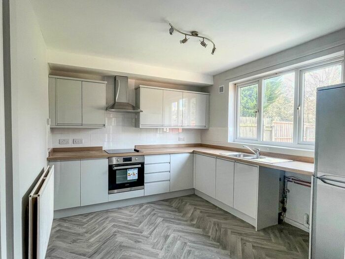 3 Bedroom Semi-Detached House To Rent In Alexander Road, Smethwick, B67