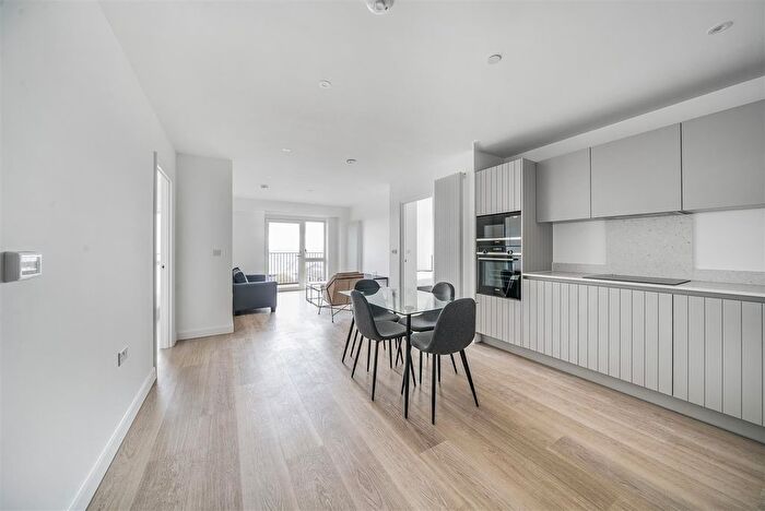 1 Bedroom Flat To Rent In Eden Place, London, E16