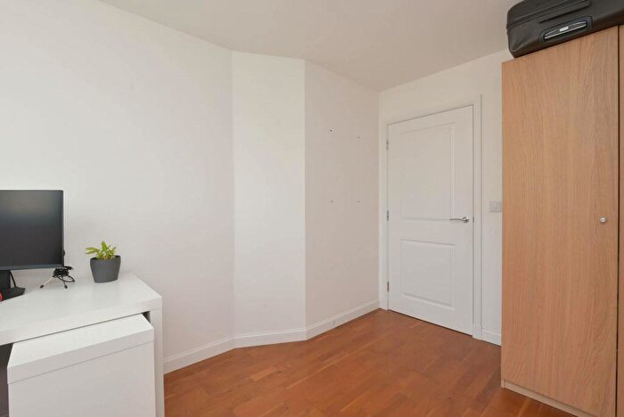 2 Bedroom Flat For Sale In Flat, Flaxmill Place, Edinburgh, EH6