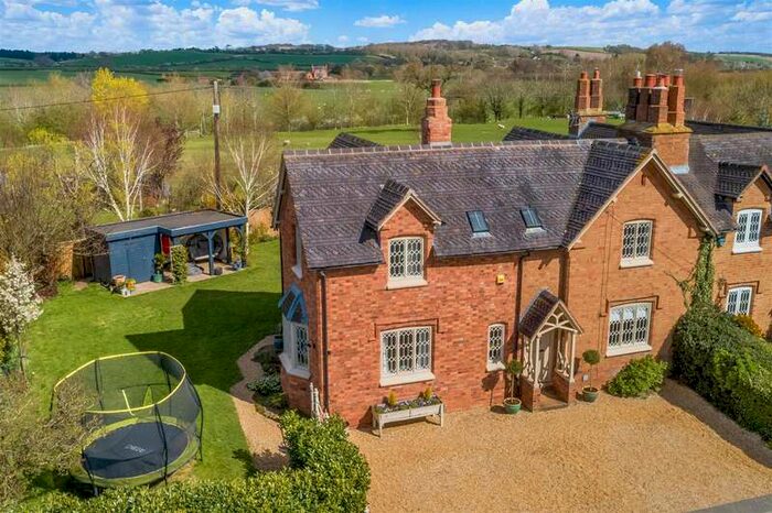 4 Bedroom Semi-Detached House For Sale In Wimpstone, Stratford-upon-avon, CV37