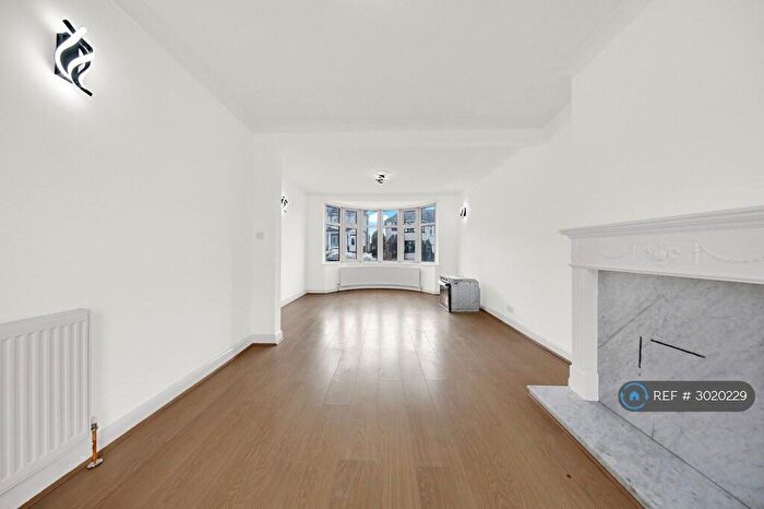 3 Bedroom Semi-Detached House To Rent In Kirkland Avenue, Ilford, IG5