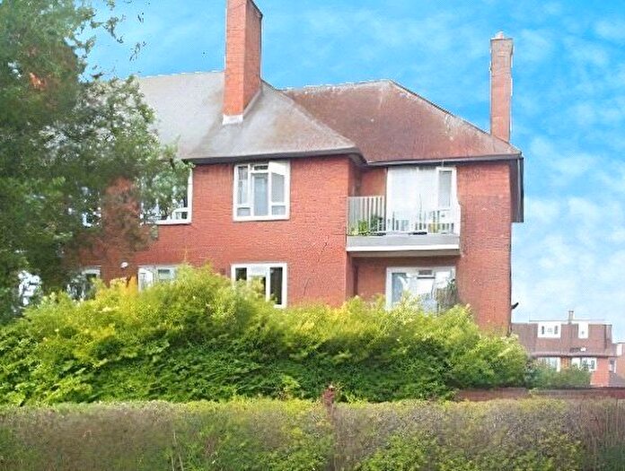 1 Bedroom Flat For Sale In Oxhey Drive, Watford, Hertfordshire, WD19