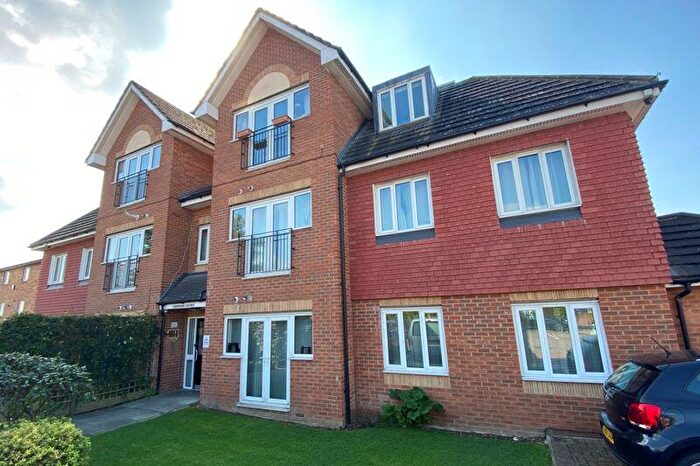 2 Bedroom Apartment To Rent In Coopers Court, Turners Close, Whetstone, London, N20