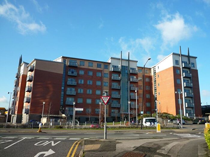 2 Bedroom Flat To Rent In Buckingham Avenue, Slough, Berkshire, SL1