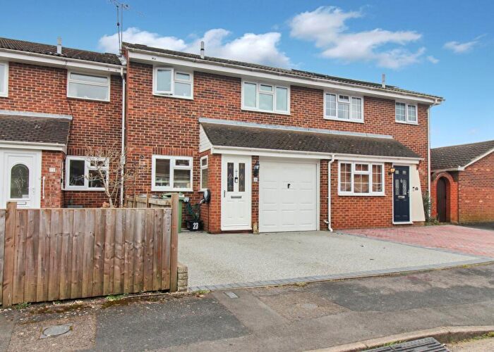 3 Bedroom Terraced House For Sale In Elm Close, Bordon, GU35