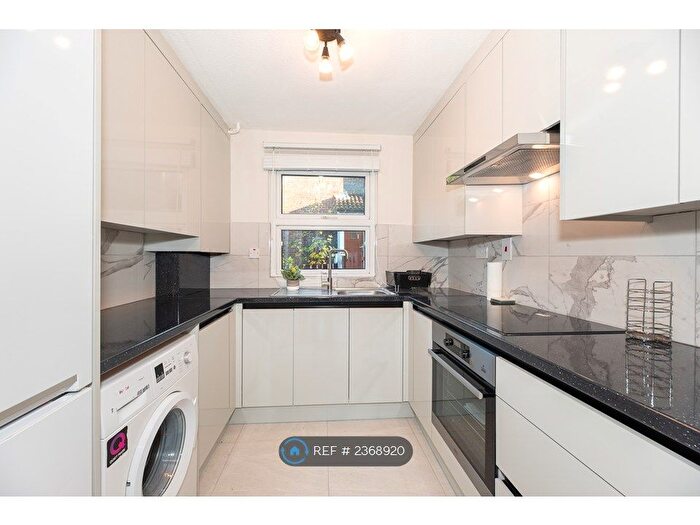 2 Bedroom Terraced House To Rent In Heath Road, London, SW8