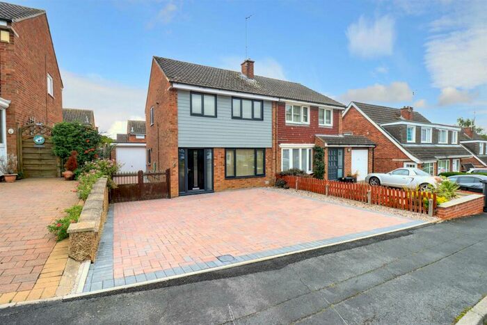 3 Bedroom Semi-Detached House To Rent In Glencoe Drive, Kettering, NN15