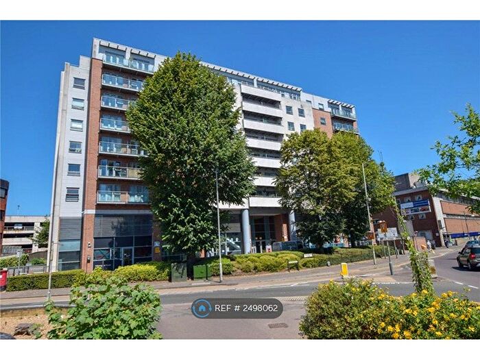 2 Bedroom Flat To Rent In Wilmington Close, Watford, WD18