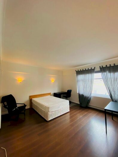 Studio To Rent In Cricklewood Broadway, London, NW2