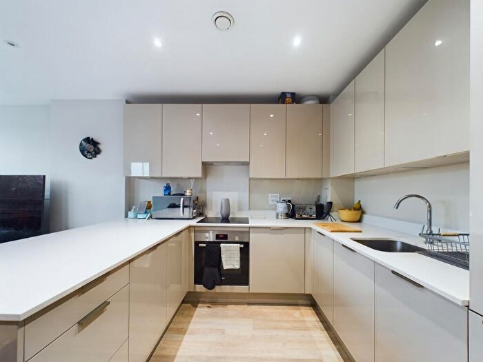 1 Bedroom Flat For Sale In Mill Court, A Station Road, London, N11