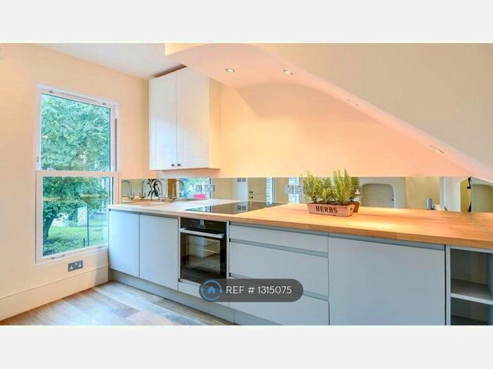 2 Bedroom Maisonette To Rent In Coldharbour Lane, London SW9