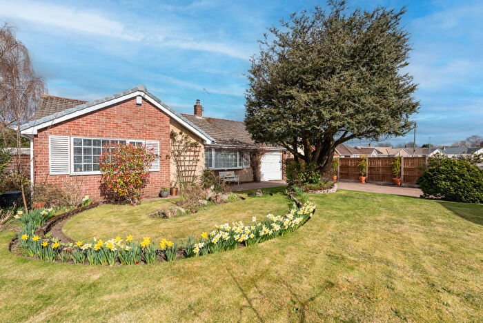 3 Bedroom Bungalow For Sale In Middlehey Avenue, Knowsley Village, Merseyside, L34