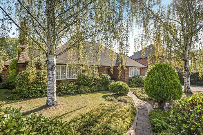 4 Bedroom Bungalow For Sale In Chatsworth Road, London, United Kingdom, W5