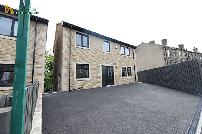 3 Bedroom Detached House For Sale In Longwood Road, Huddersfield, HD3