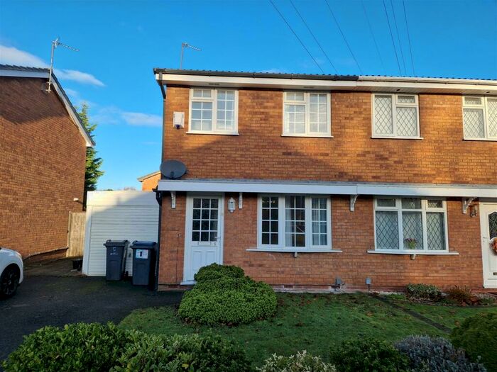 2 Bedroom House To Rent In Hawkes Close, Birmingham, West Midlands, B30