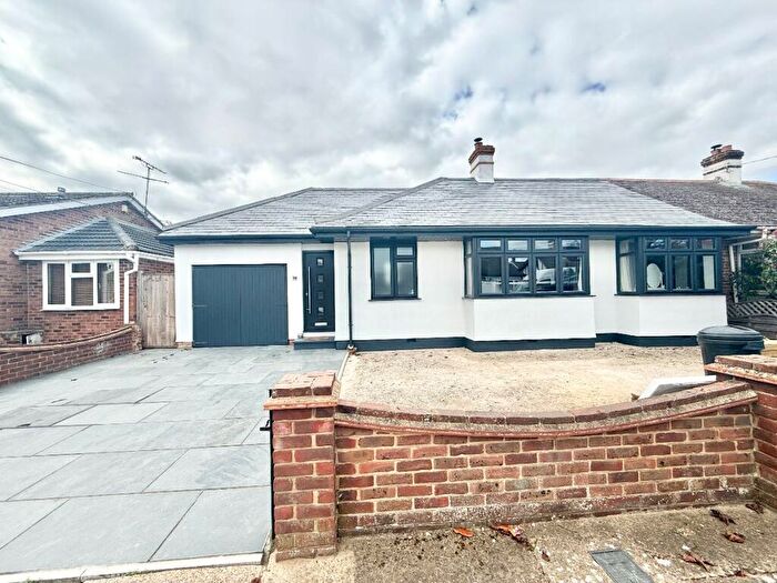 4 Bedroom Bungalow For Sale In Avon Road, Canvey Island, SS8