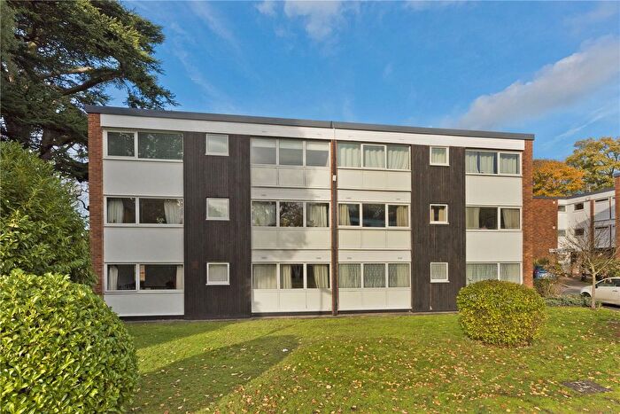 3 Bedroom Flat For Sale In High Point, Weybridge, Surrey, KT13
