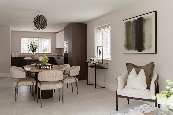 2 Bedroom Detached House For Sale In Fairlawn Road, Banstead, SM7